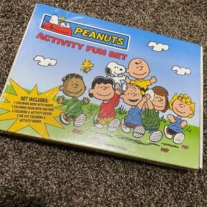SEALED! Peanuts Activity‎ Fun Set Coloring Books Paints Crayons Die Cut 6 Pieces